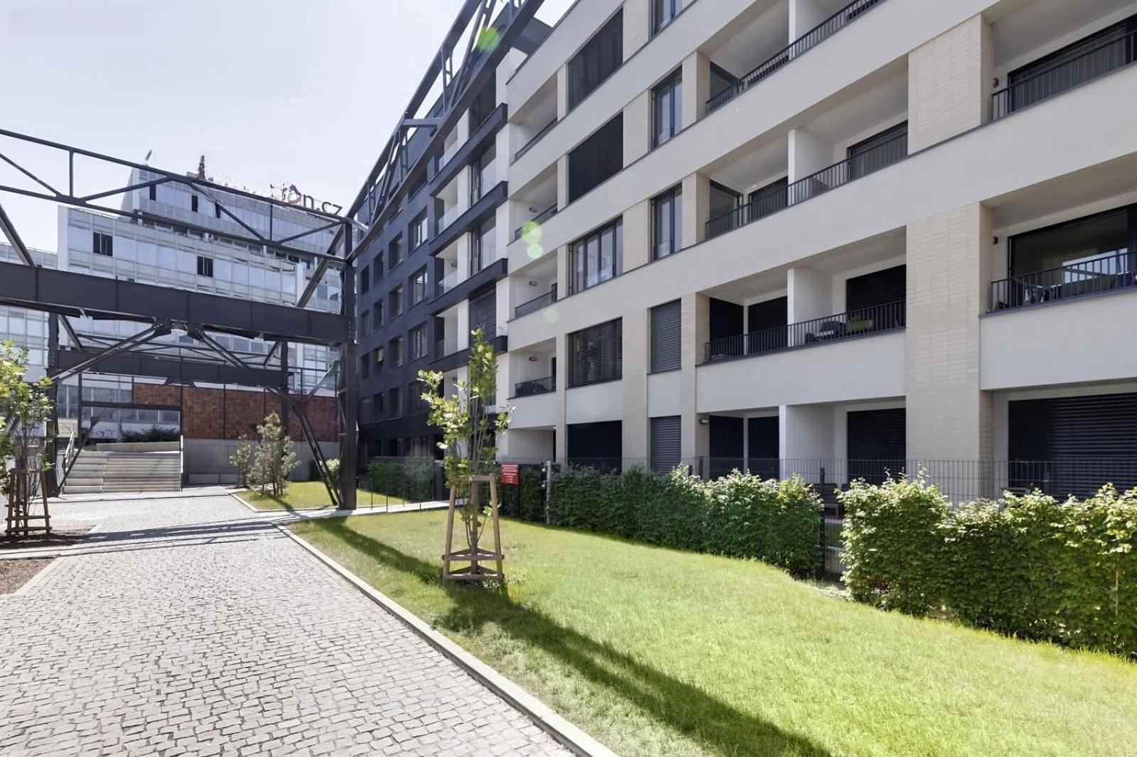 Holesovice Delight: Modern Comfort With A Twist In 7 Apartament *