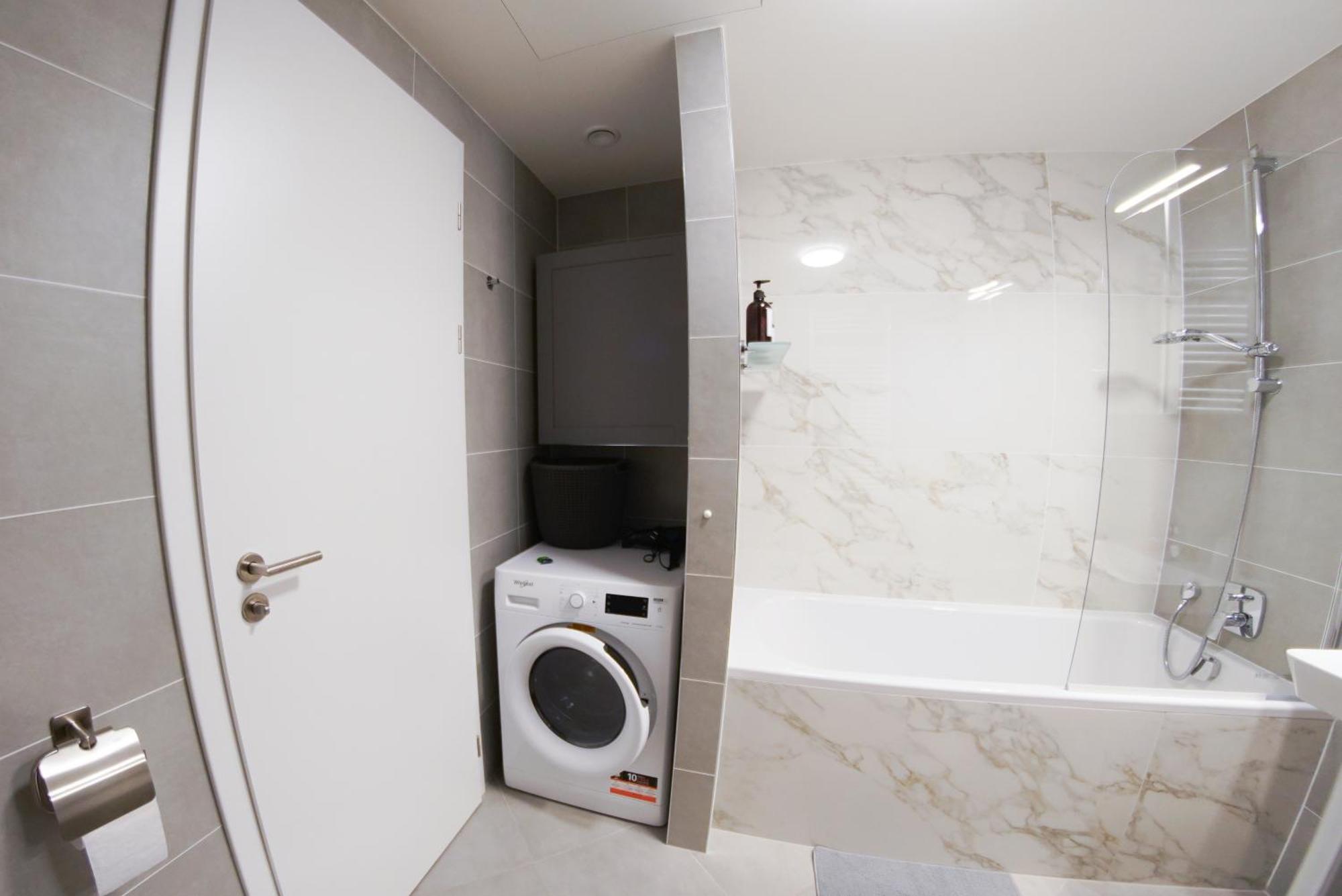 Holesovice Delight: Modern Comfort With A Twist In 7 Apartament *